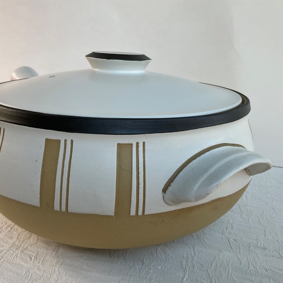 DENBY Vintage “Gourmet” MCM 8 Pint Stoneware Covered Casserole w/ Handle(s) - Picture 5 of 17